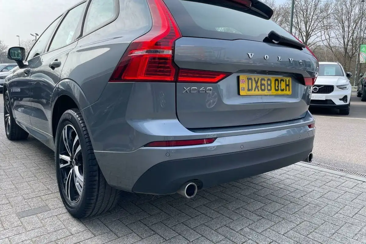 2018-volvo-xc60-20td-d4-momentum-4x4-big-16