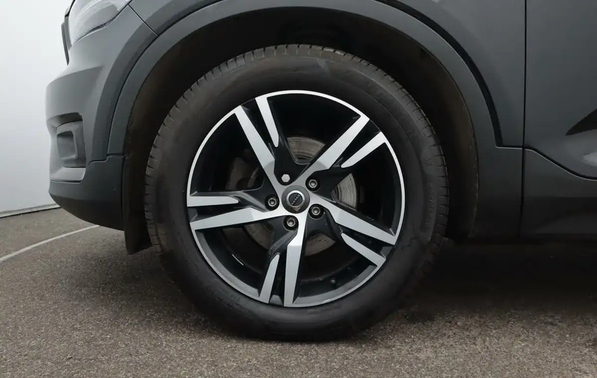 2020-volvo-xc40-15-t3-r-design-big-18