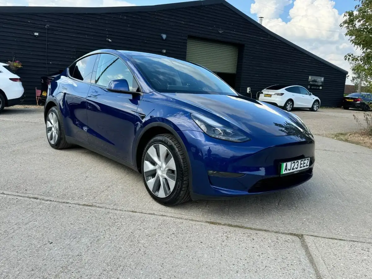 2023-tesla-model-y-e-long-range-big-0