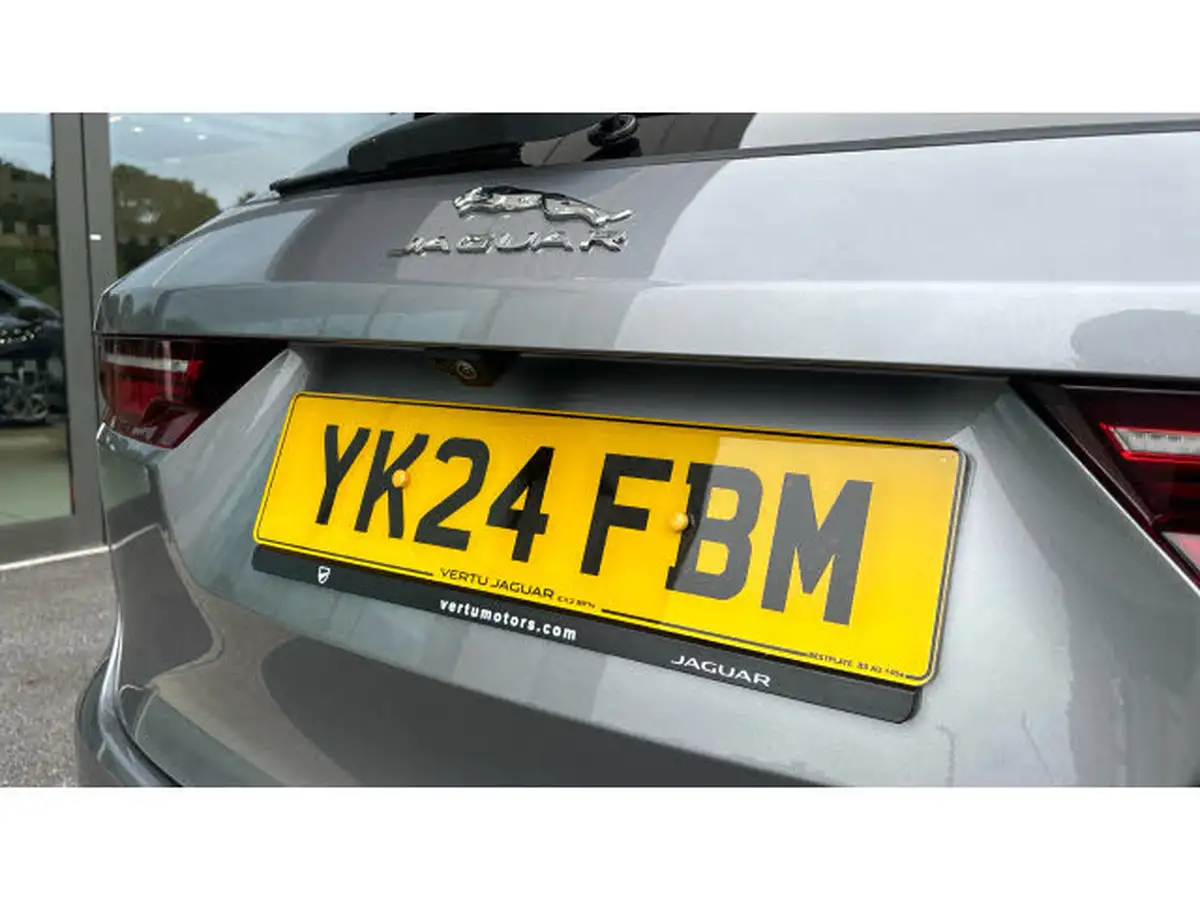 2024-jaguar-f-pace-20-d200-r-dynamic-s-big-17