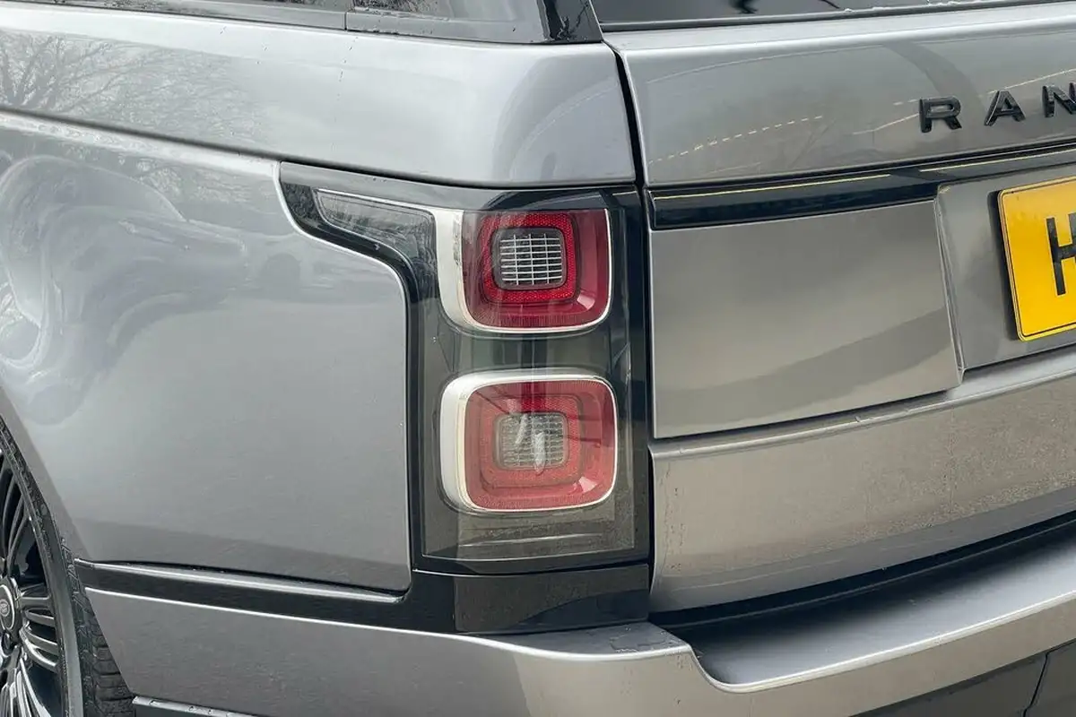 2021-land-rover-range-rover-30-d300-westminster-black-big-40