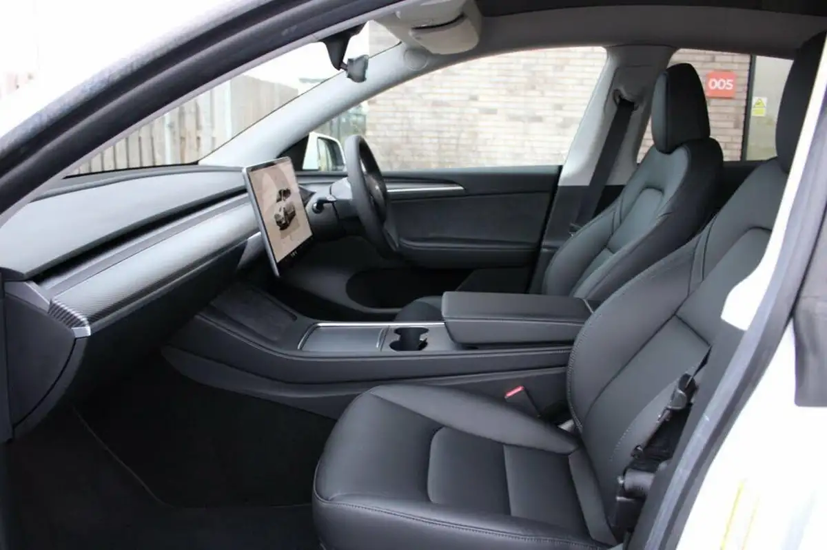 2023-tesla-model-y-e-long-range-big-11