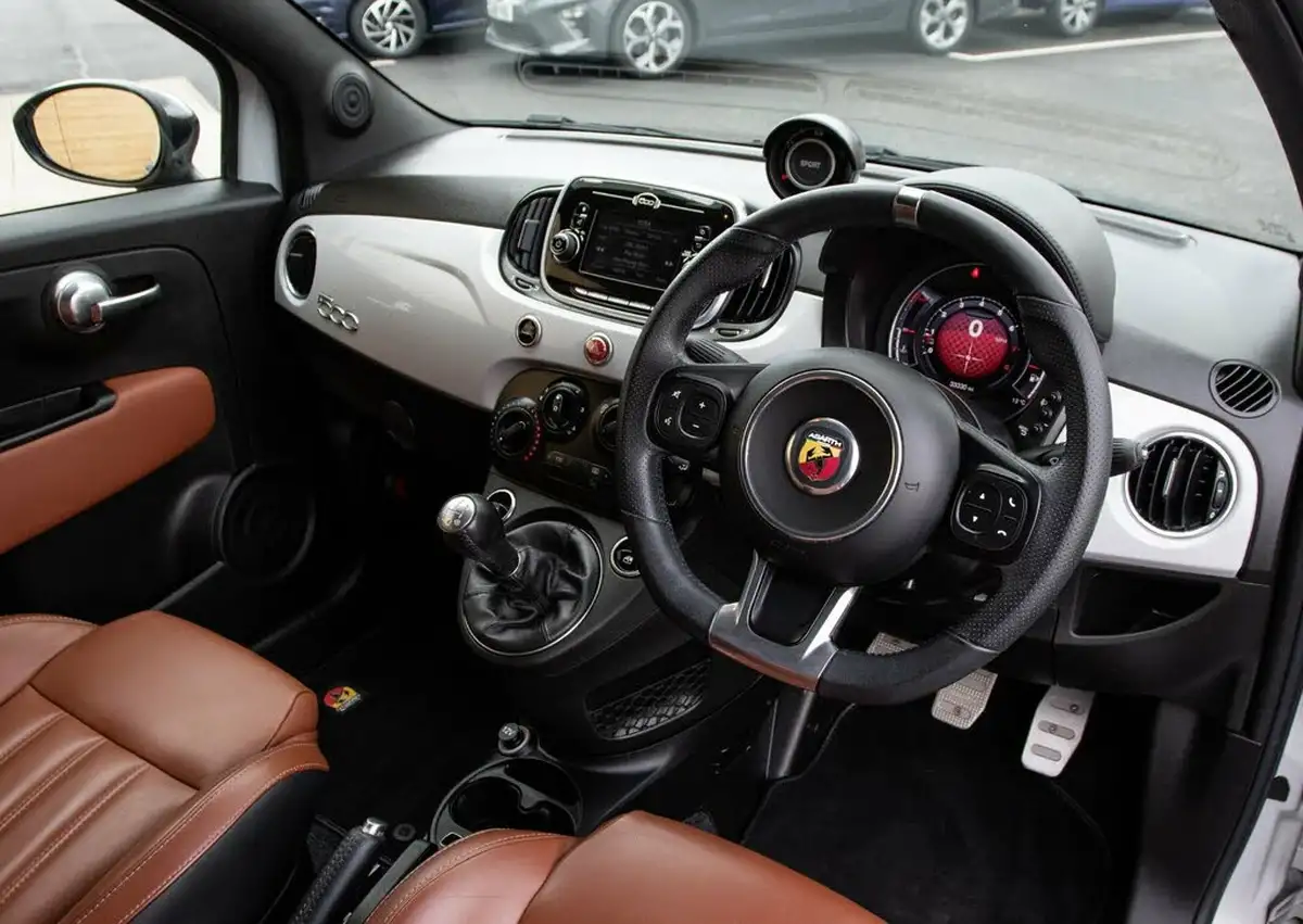 2017-abarth-595-14-tjet-big-4