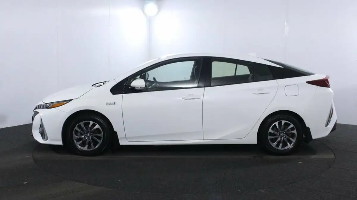 2018-toyota-prius-18-vvt-i-business-edition-plus-ss-big-3