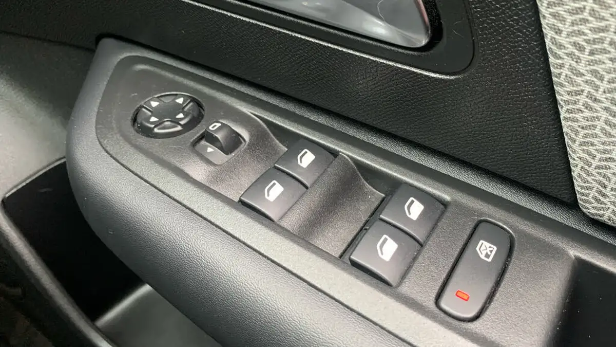 2022-citroen-c4-12-puretech-sense-big-21