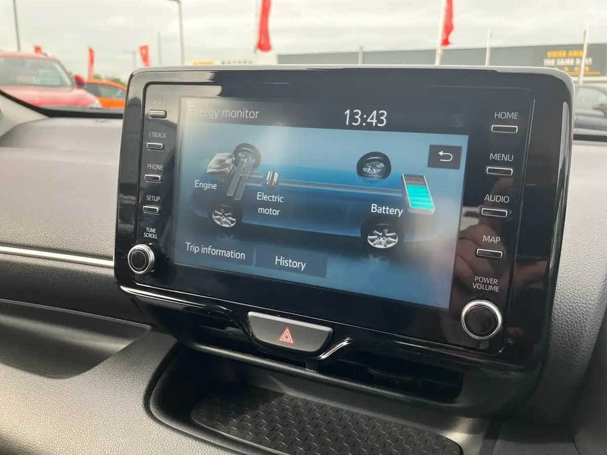 2024-mazda-mazda2-15-select-big-37