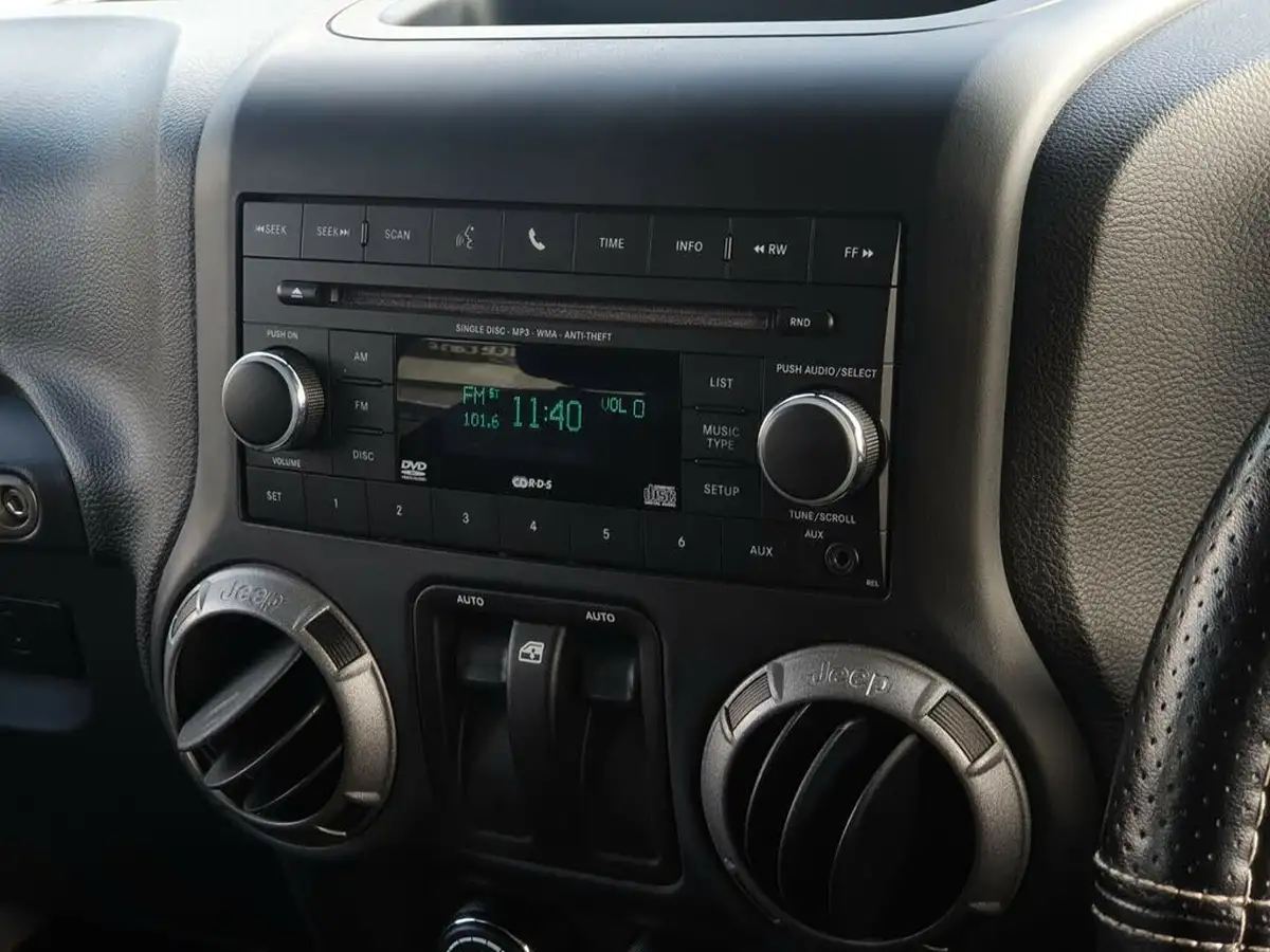 2015-jeep-wrangler-big-24