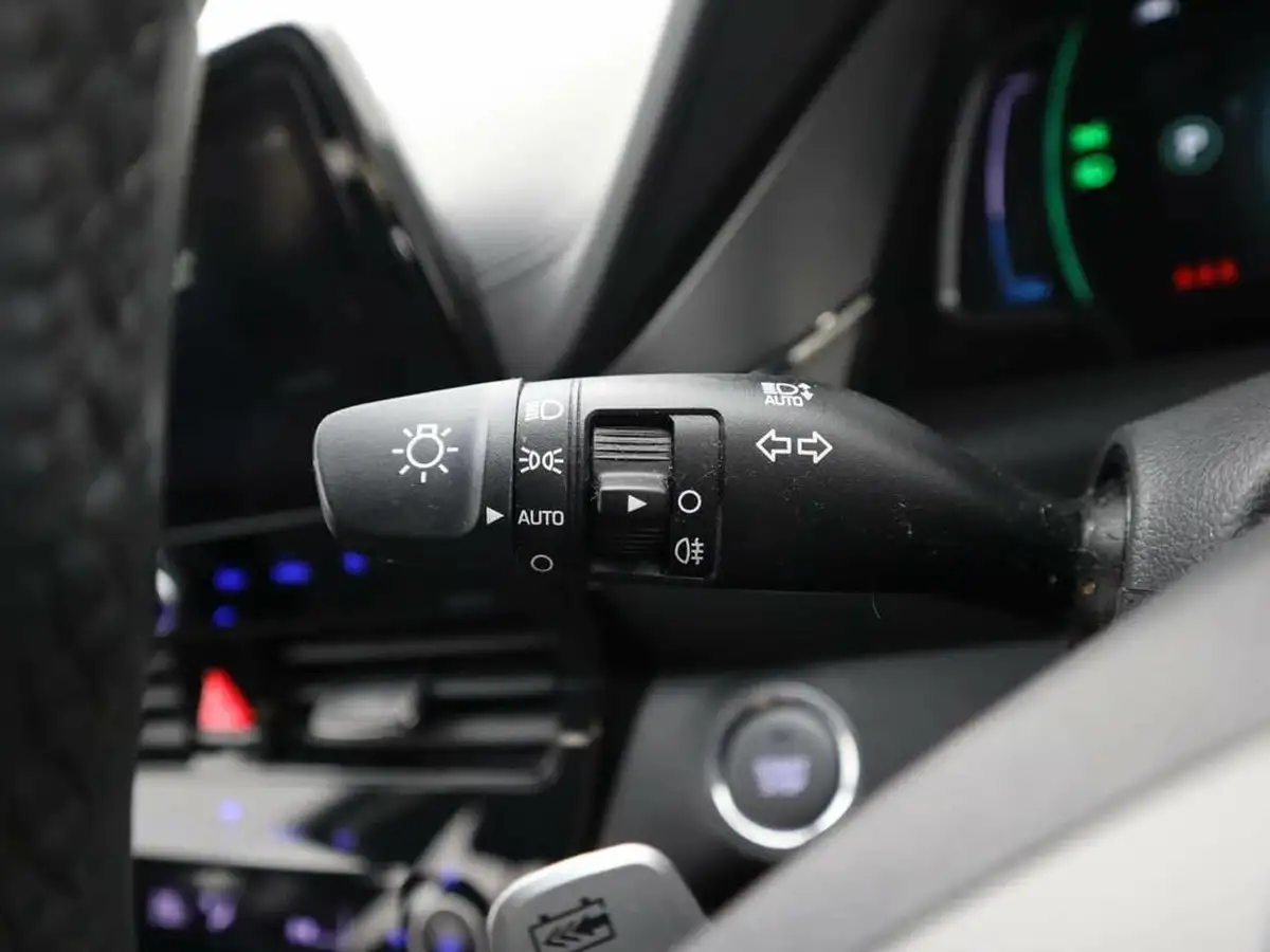 2022-hyundai-ioniq-e-premium-electric-big-31