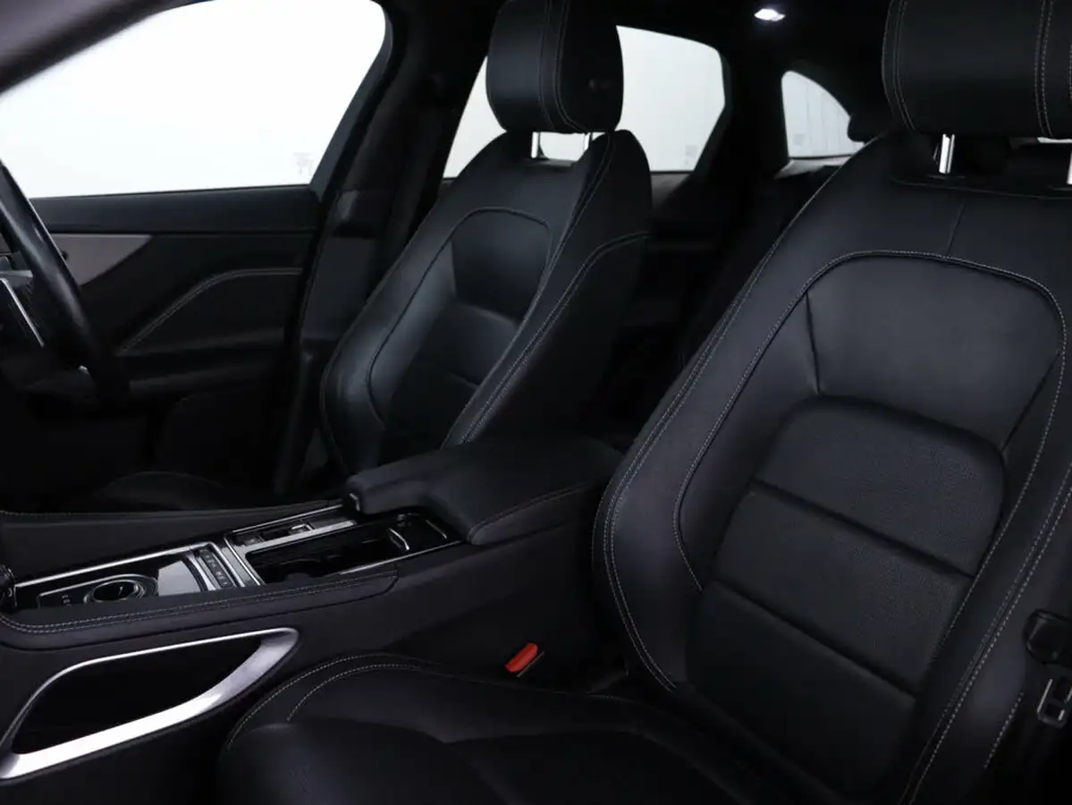 2020-jaguar-f-pace-20-i4d-chequered-flag-180ps-big-37