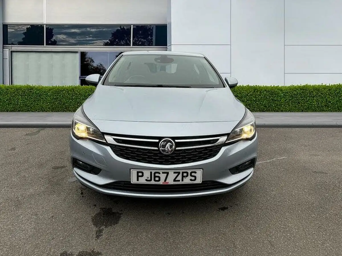 2018-vauxhall-astra-14i-sri-hatchback-big-1