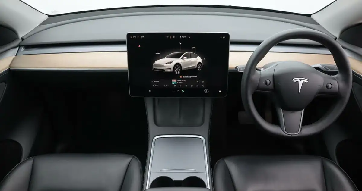 2022-tesla-model-y-e-long-range-big-13