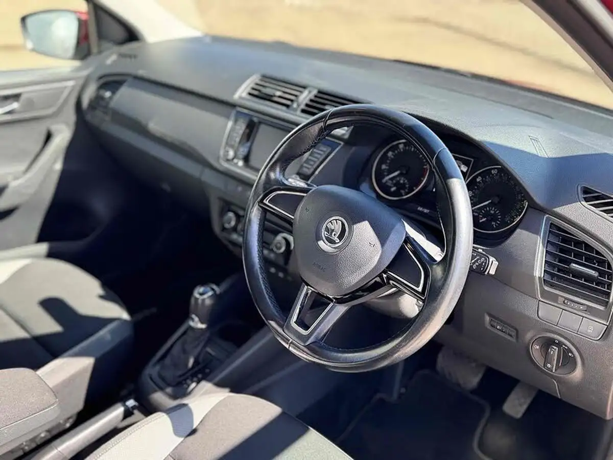 2015-skoda-fabia-12-tsi-se-109ps-hatchback-dsg-big-17