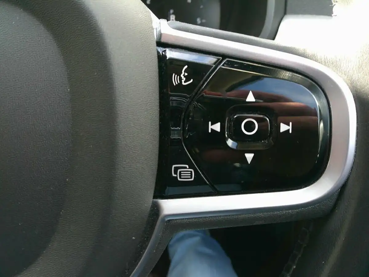 2019-volvo-v90-20td-d4-momentum-plus-big-16