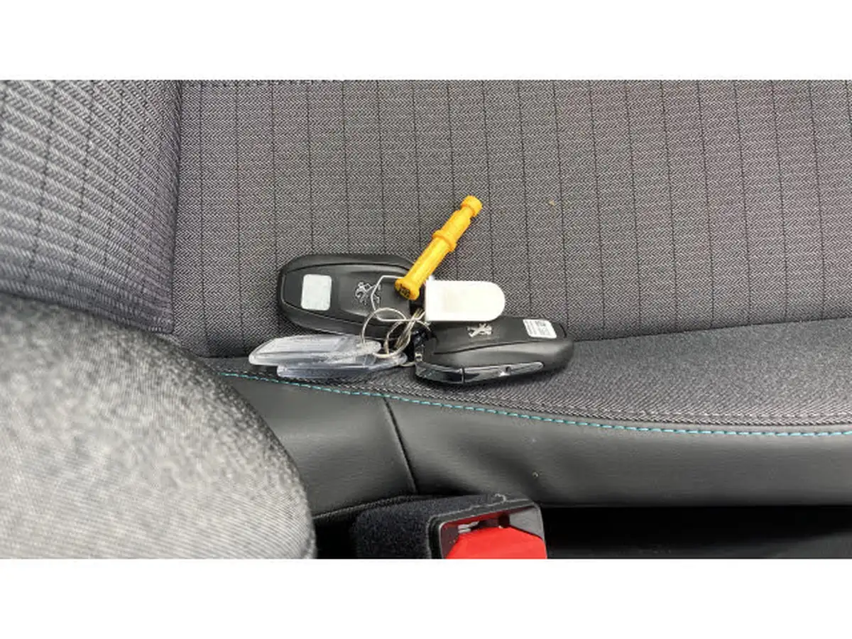 2021-peugeot-208-12-puretech-allure-premium-100bhp-big-19