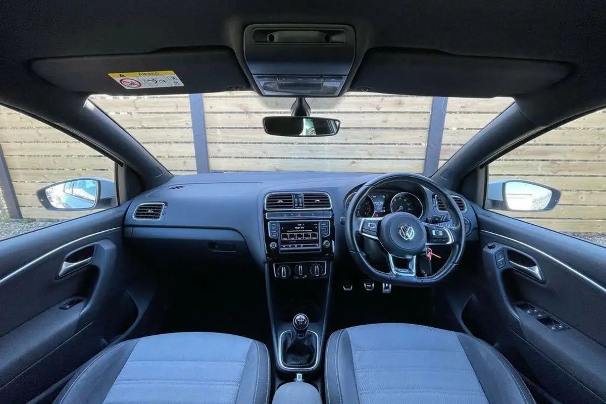 2017-volkswagen-polo-12-tsi-r-line-ss-5d-big-2