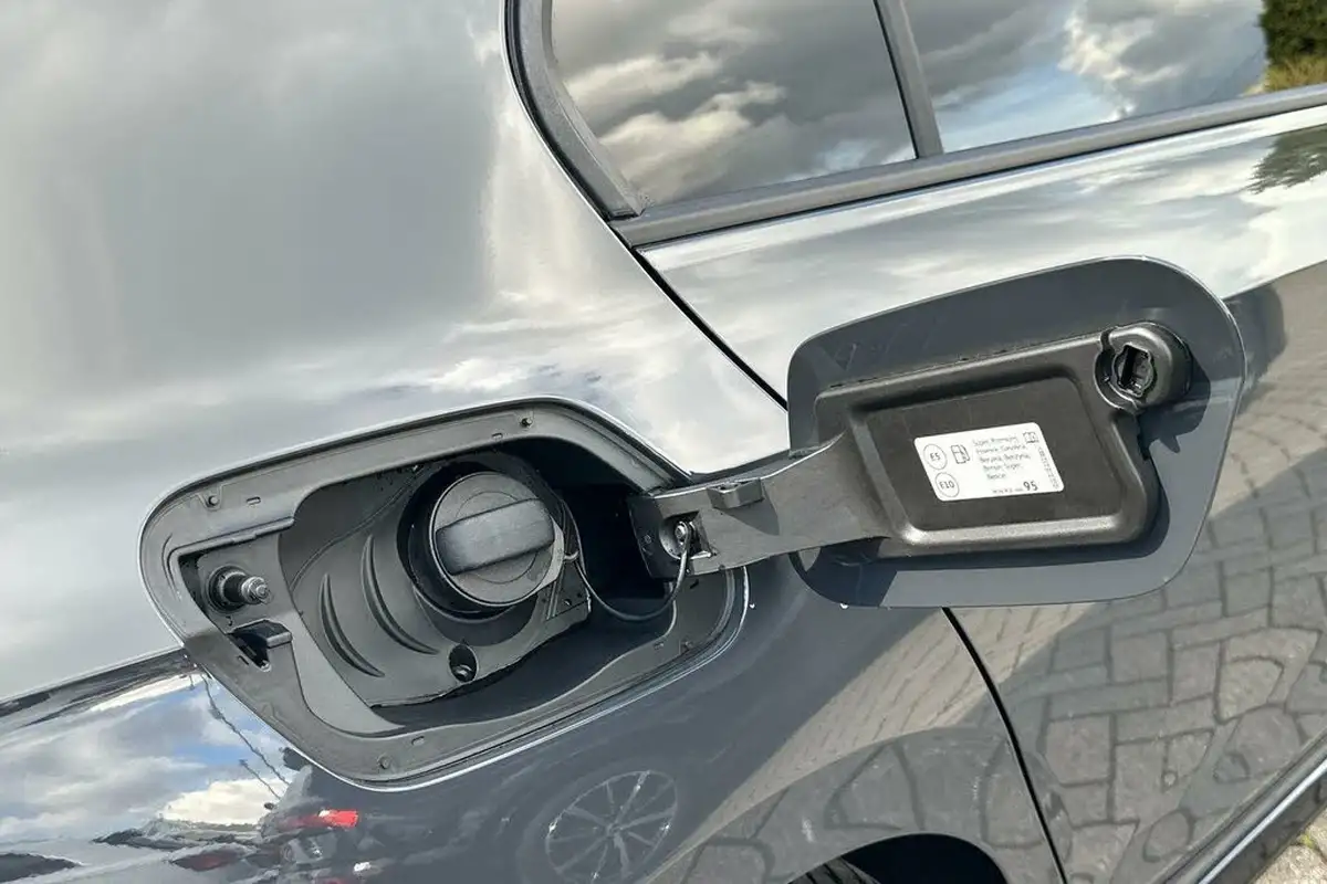 2024-volkswagen-golf-15-tsi-r-line-150ps-hatchback-big-23