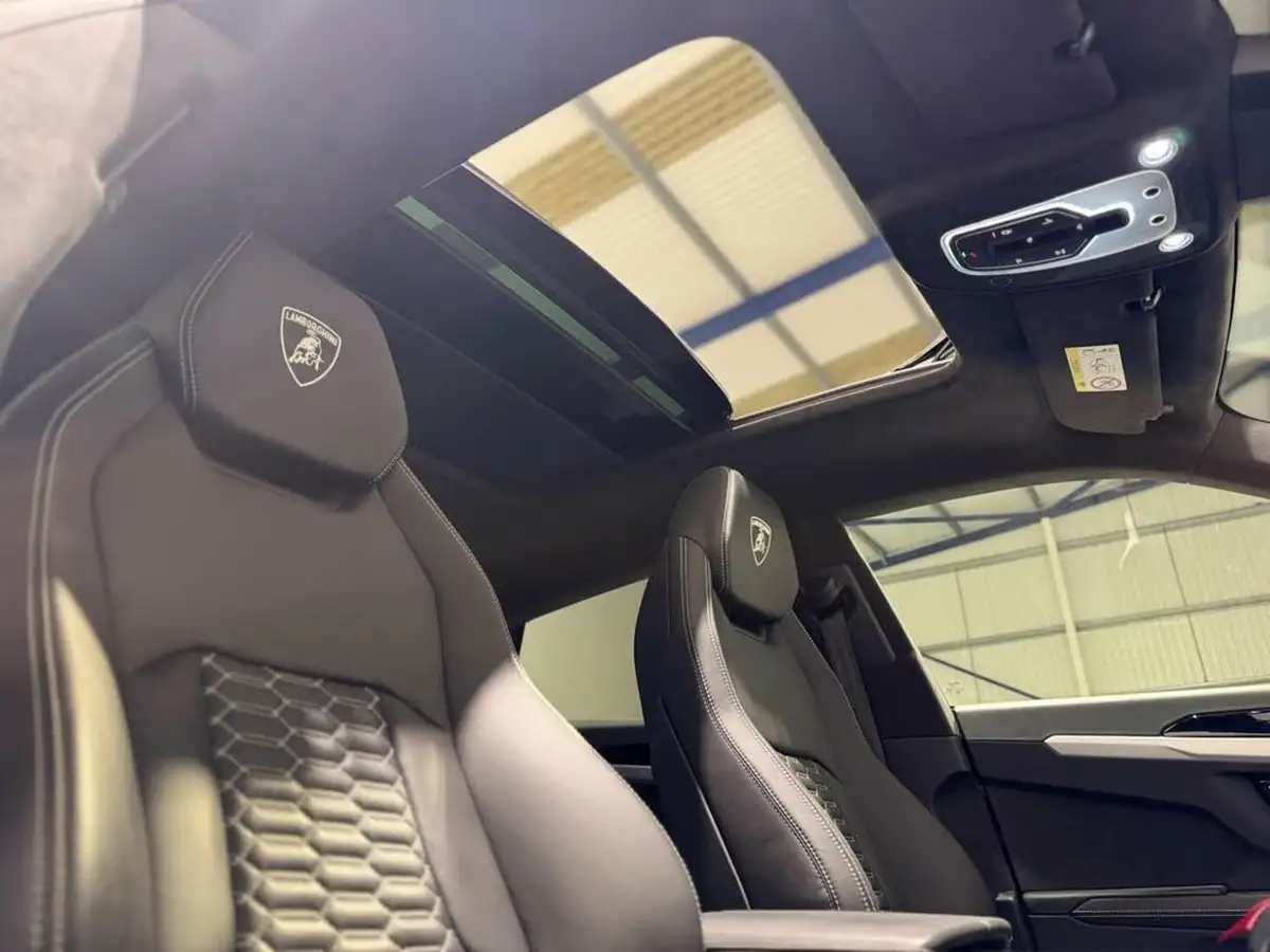 2021-lamborghini-urus-40-no-trim-big-43