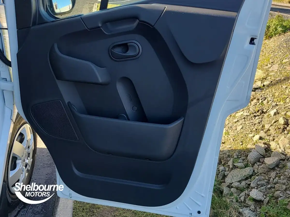 2023-renault-master-23dci-lm35-135-business-panel-big-18