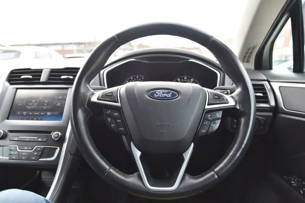 2016-ford-mondeo-20tdci-titanium-180ps-hatchback-big-24