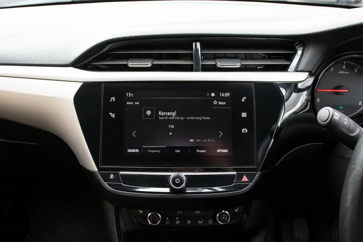 2021-vauxhall-corsa-12i-se-premium-big-21