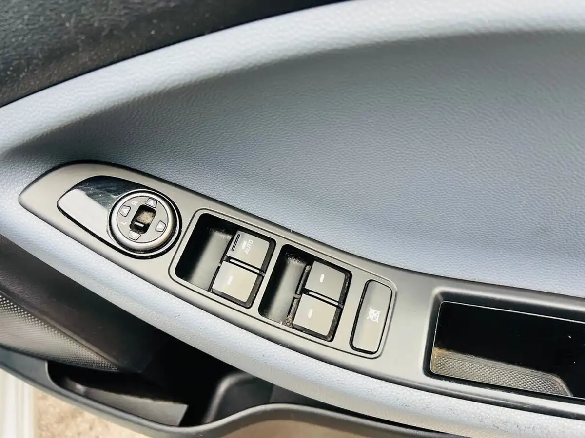 2015-hyundai-i20-14-se-big-33