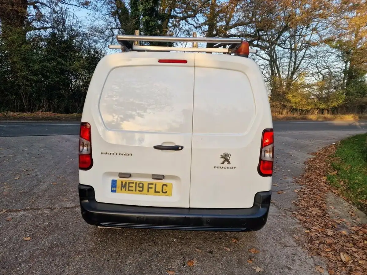 2019-peugeot-partner-15-bluehdi-1000-professional-100ps-eu6dt-panel-big-12