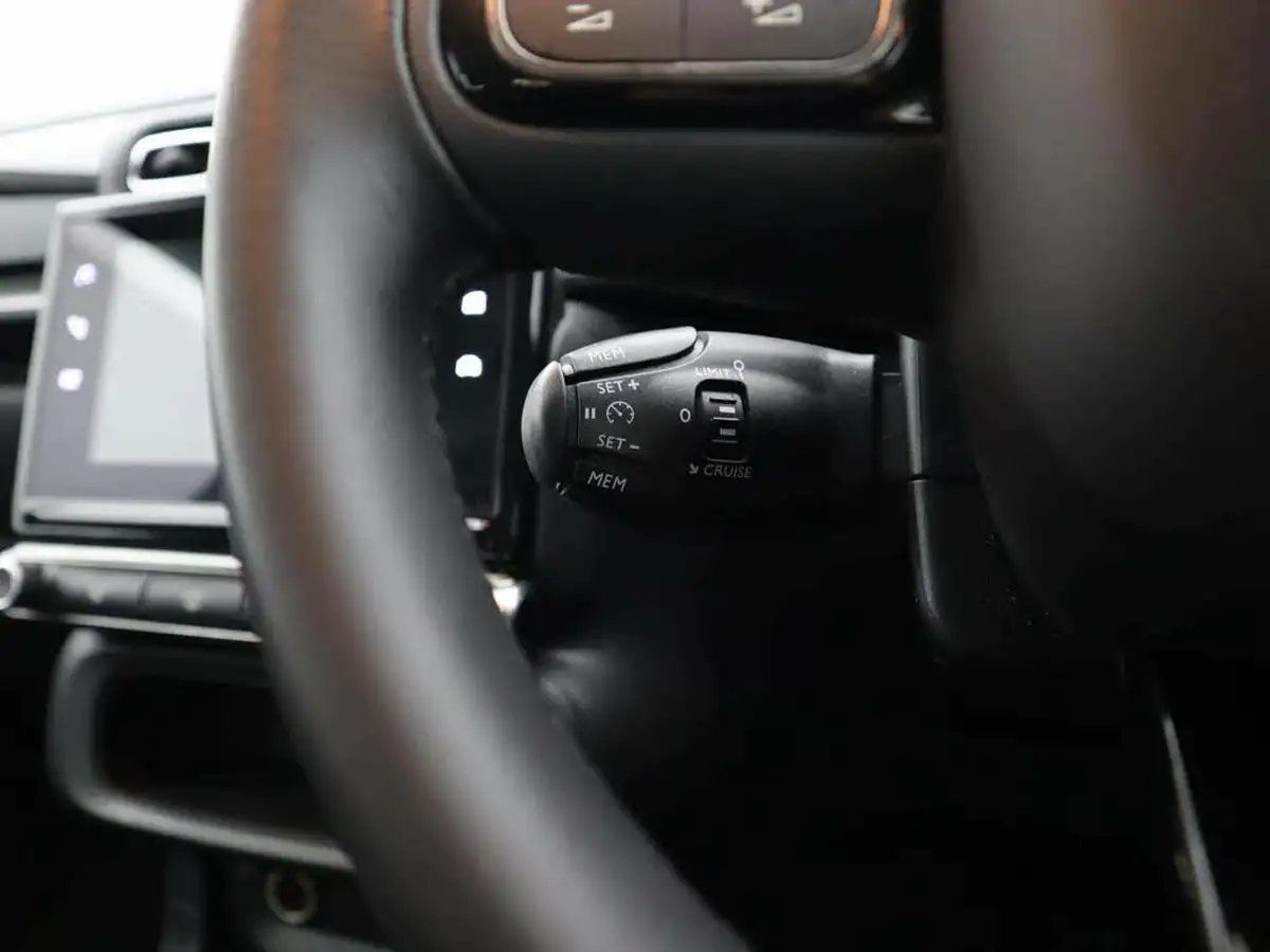 2021-citroen-c3-12-puretech-shine-110ps-eat6-big-27