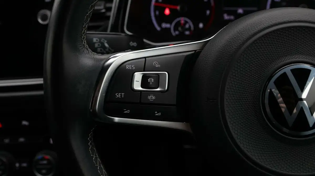 2021-volkswagen-t-roc-10-tsi-black-edition-110ps-big-23