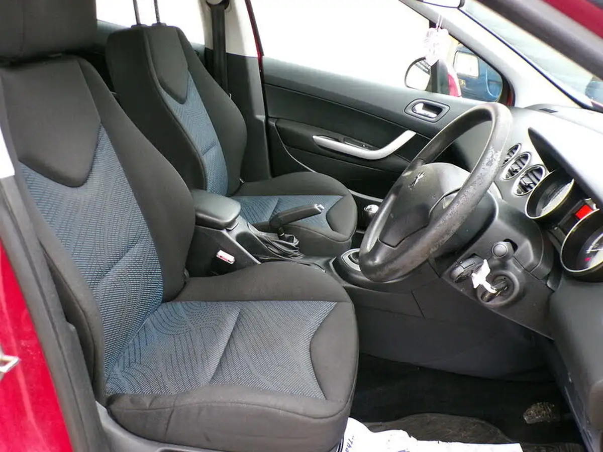 2011-peugeot-308-16td-envy-big-11