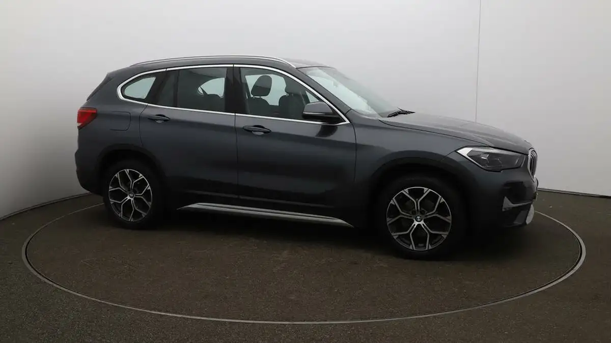 2021-bmw-x1-20td-sdrive18d-xline-big-38