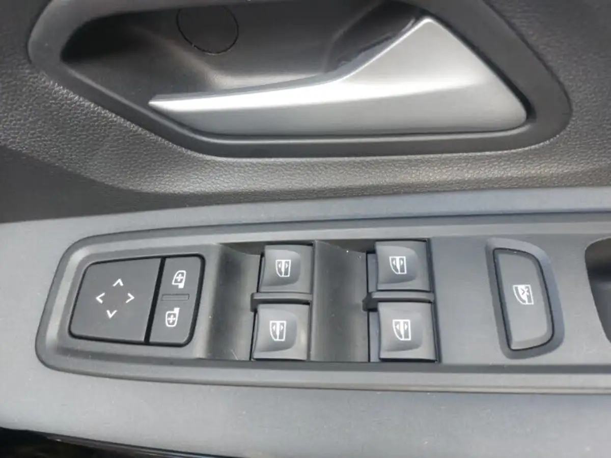 2024-dacia-sandero-stepway-10-tce-extreme-90bhp-big-14