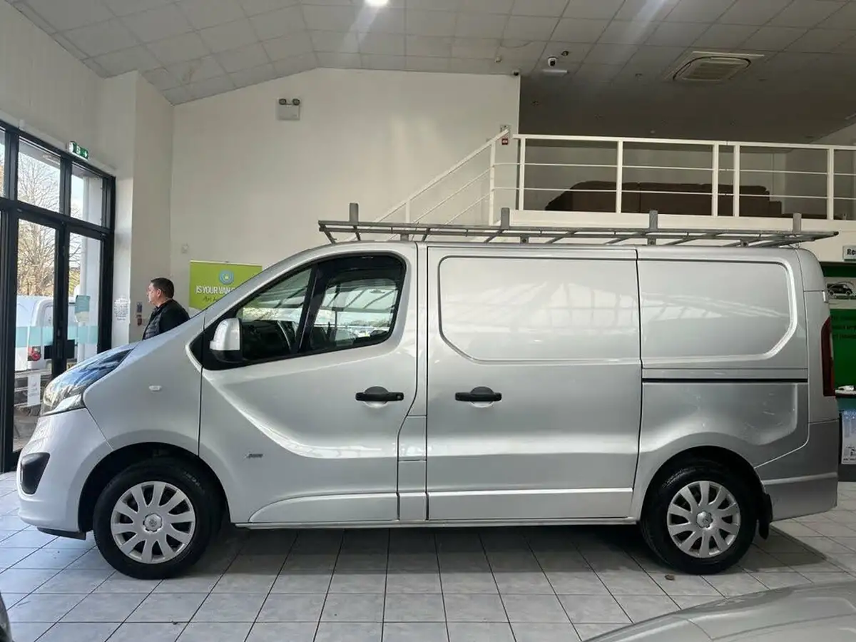2015-vauxhall-vivaro-16cdti-sportive-2700-ecoflex-l1h1-120ps-big-37