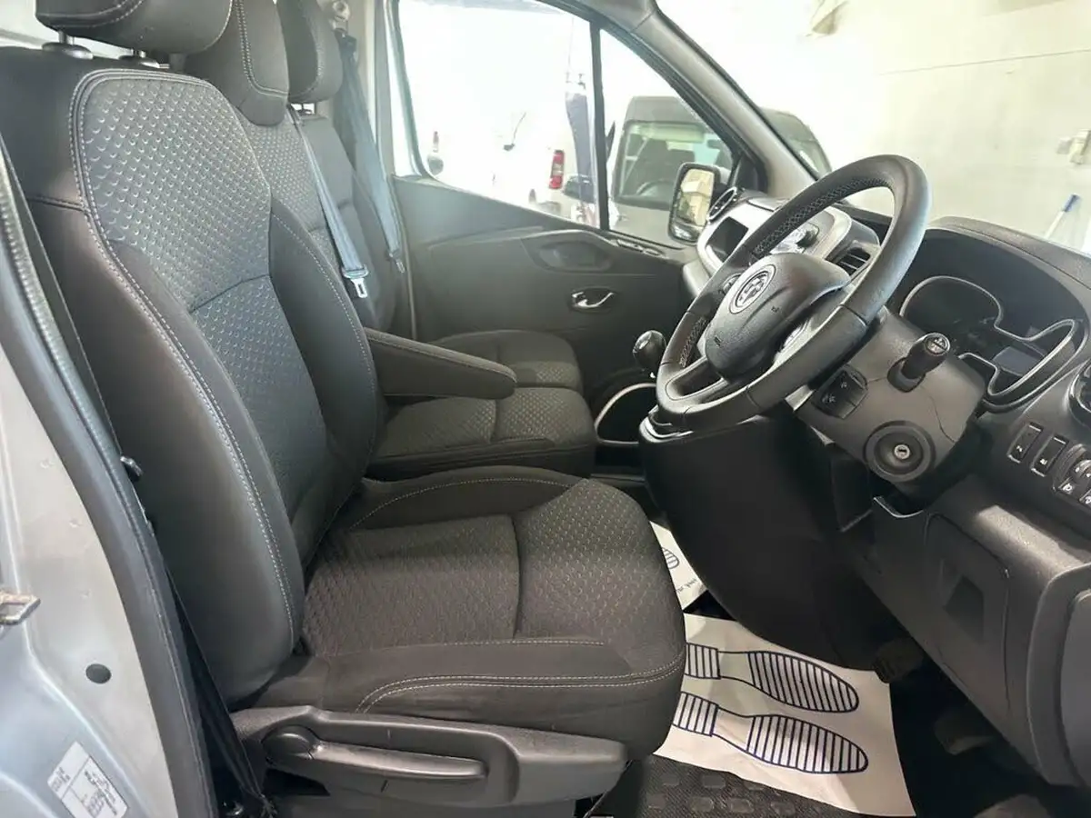 2015-vauxhall-vivaro-16cdti-sportive-2700-ecoflex-l1h1-120ps-big-18