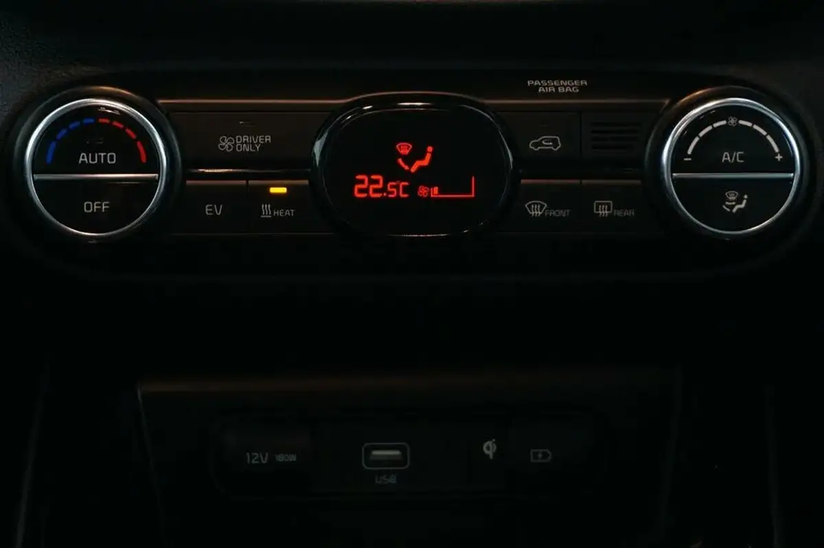 2021-kia-soul-ev-first-edition-big-14