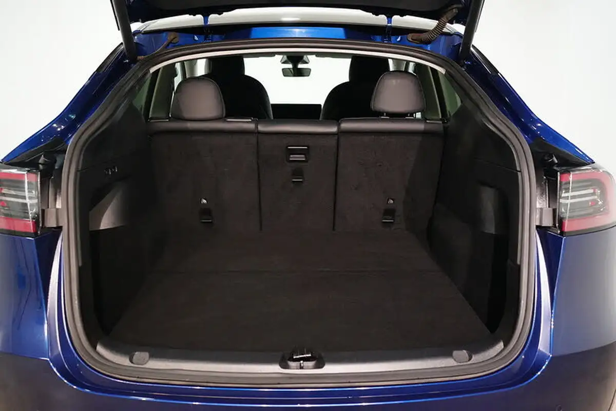 2022-tesla-model-y-e-long-range-big-17
