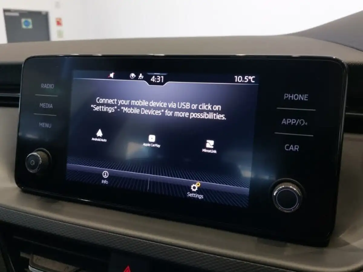 2020-skoda-scala-10-tsi-se-109ps-big-9