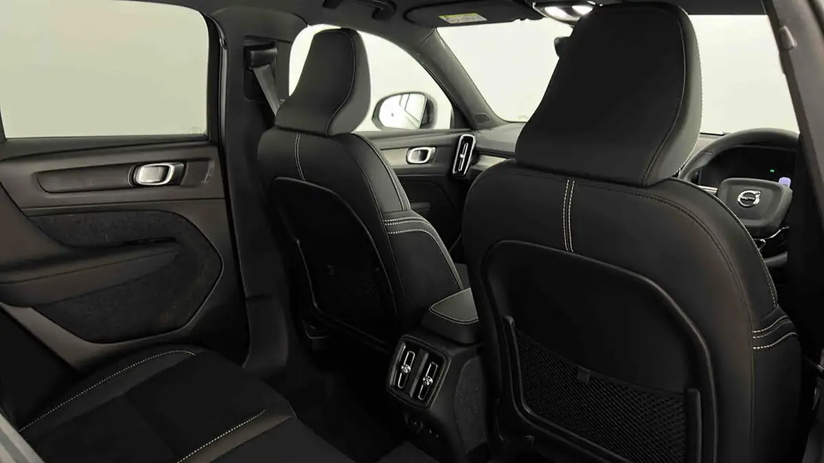 2023-volvo-xc40-20-b3-plus-big-44
