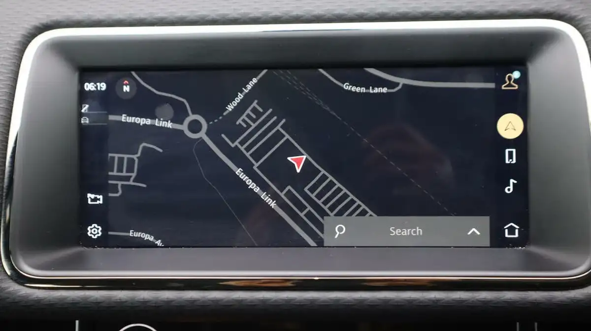 2022-land-rover-range-rover-evoque-15-p300e-r-dynamic-s-big-3