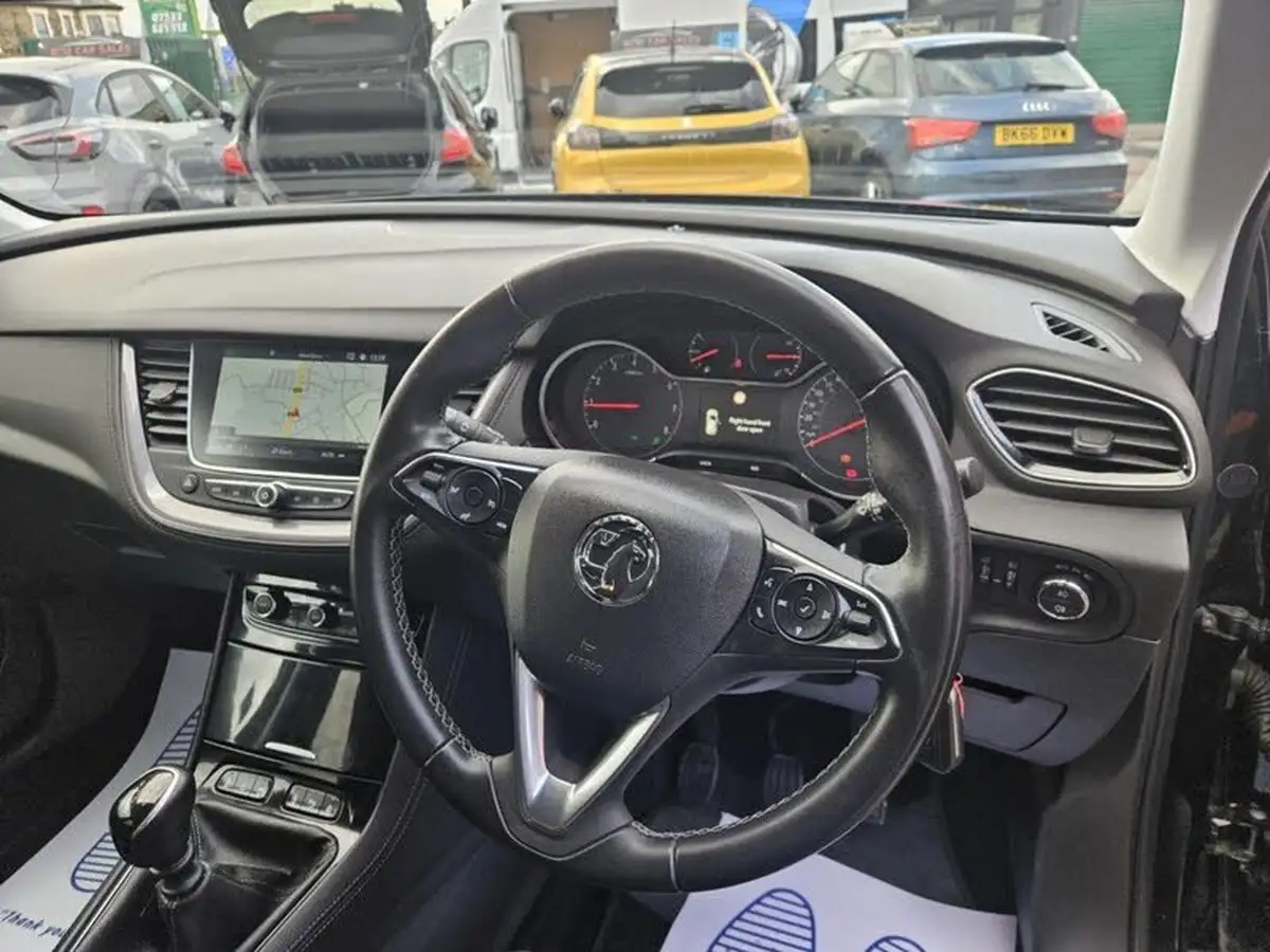 2019-vauxhall-grandland-x-12-sri-nav-big-10