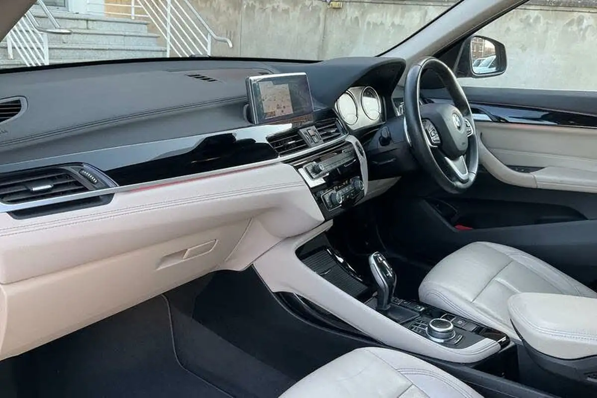 2019-bmw-x1-big-17