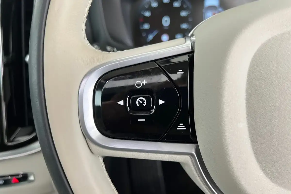 2021-volvo-v60-20-b4-ultimate-big-10