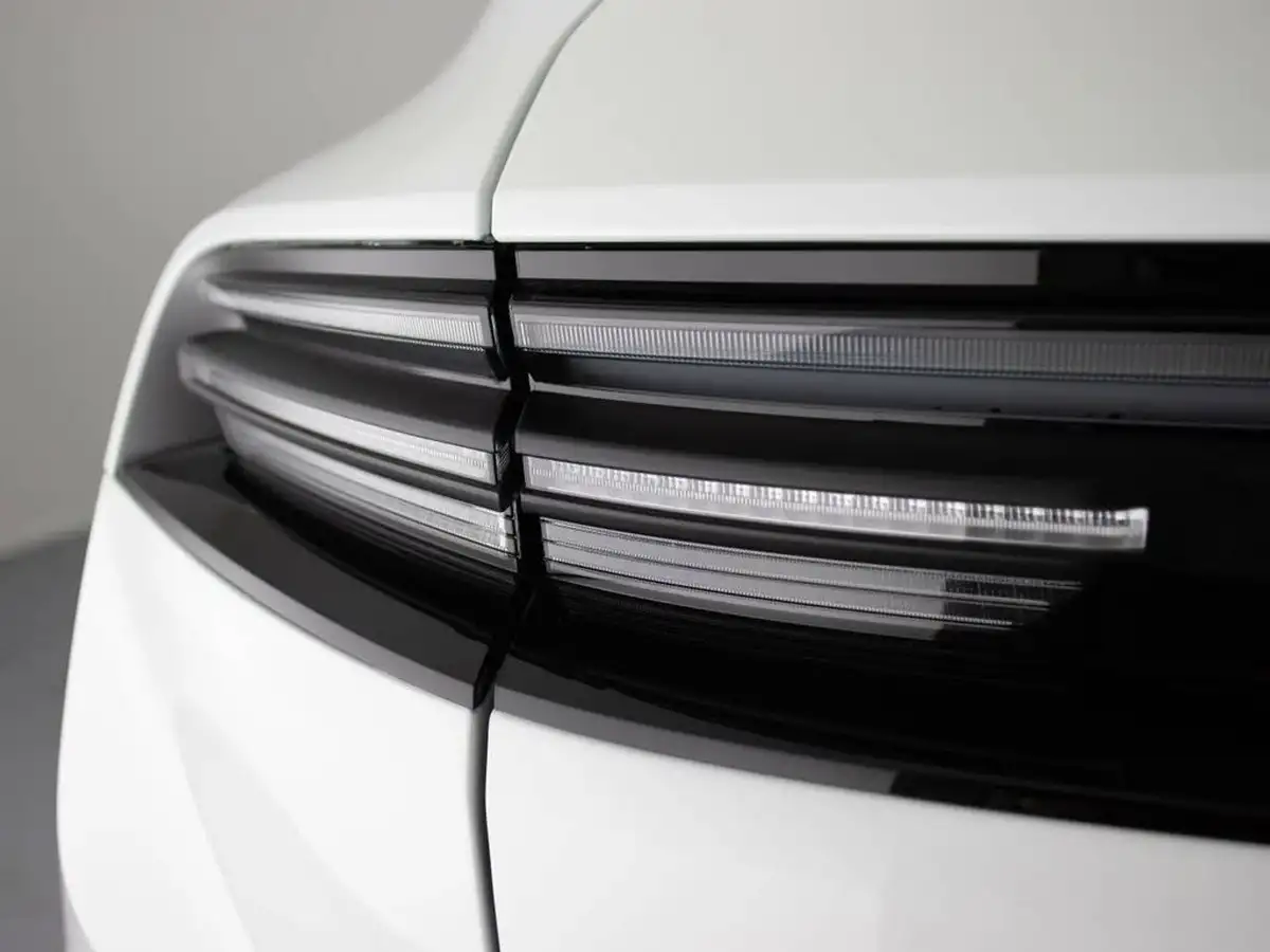 2025-porsche-macan-e-electric-big-28