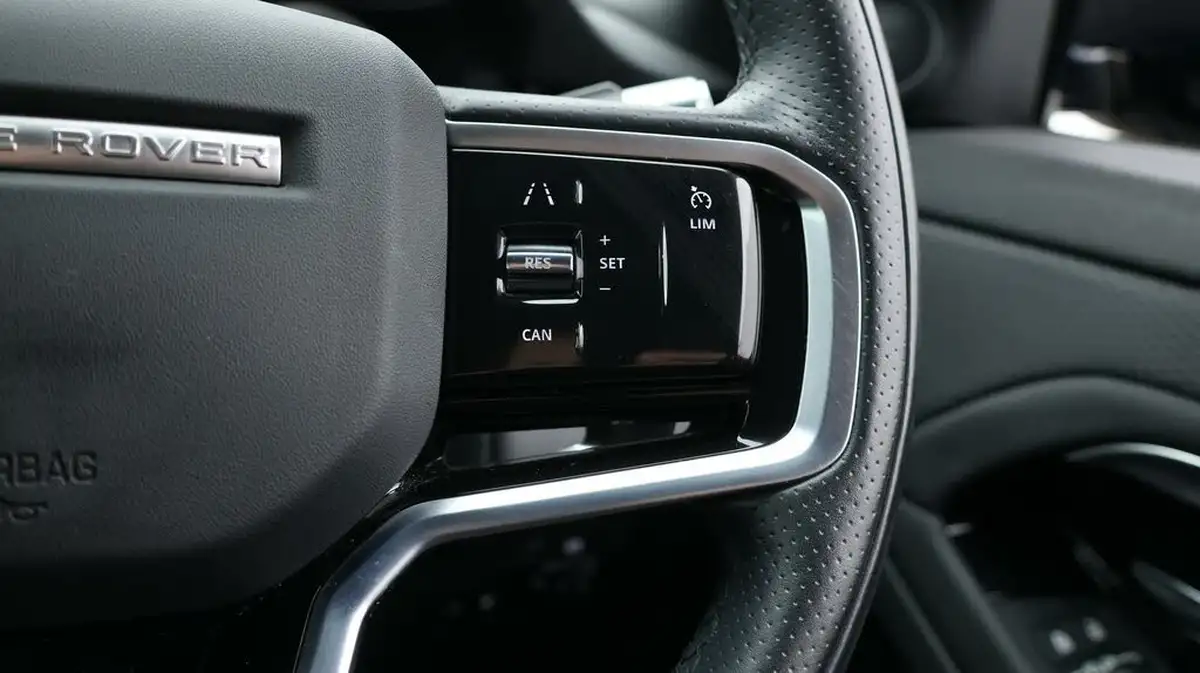2021-land-rover-range-rover-evoque-15-p300e-r-dynamic-s-big-24
