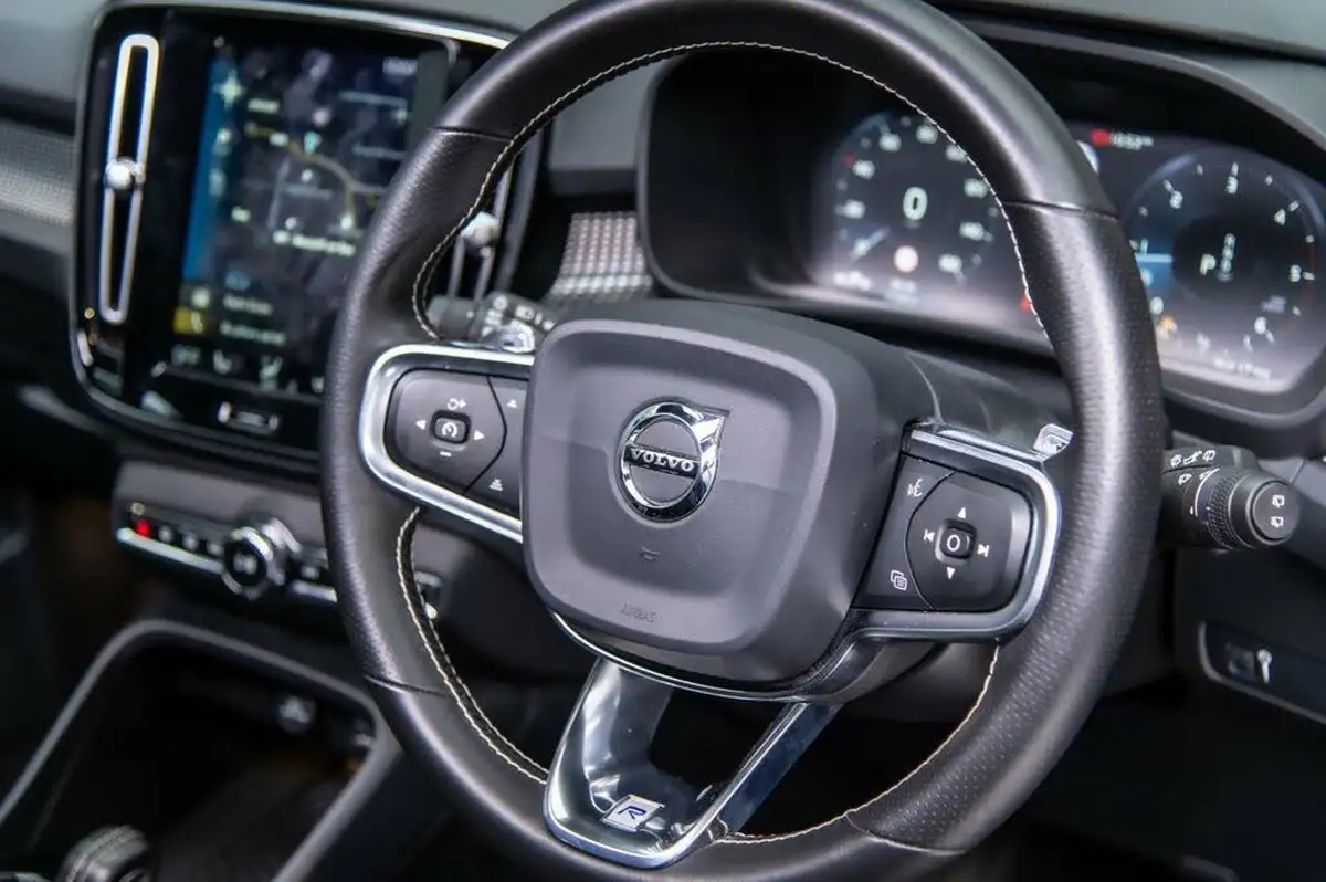 2018-volvo-xc40-20td-d4-first-edition-big-11