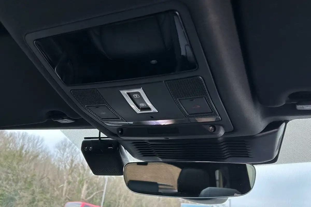 2023-land-rover-discovery-sport-15-p300e-dynamic-hse-big-15