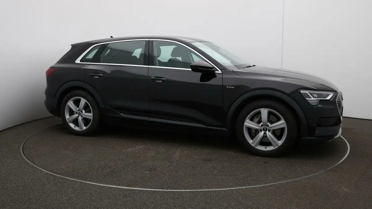 2021-audi-e-tron-55e-technik-station-wagon-big-36