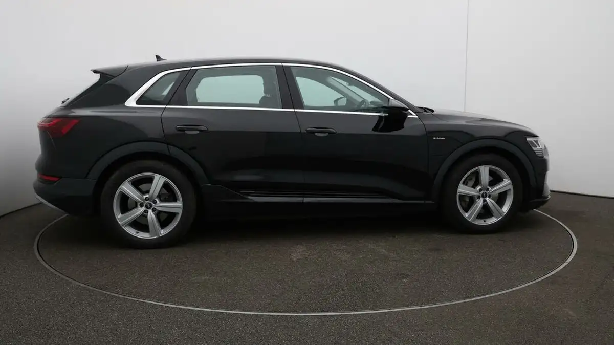 2021-audi-e-tron-55e-technik-station-wagon-big-40
