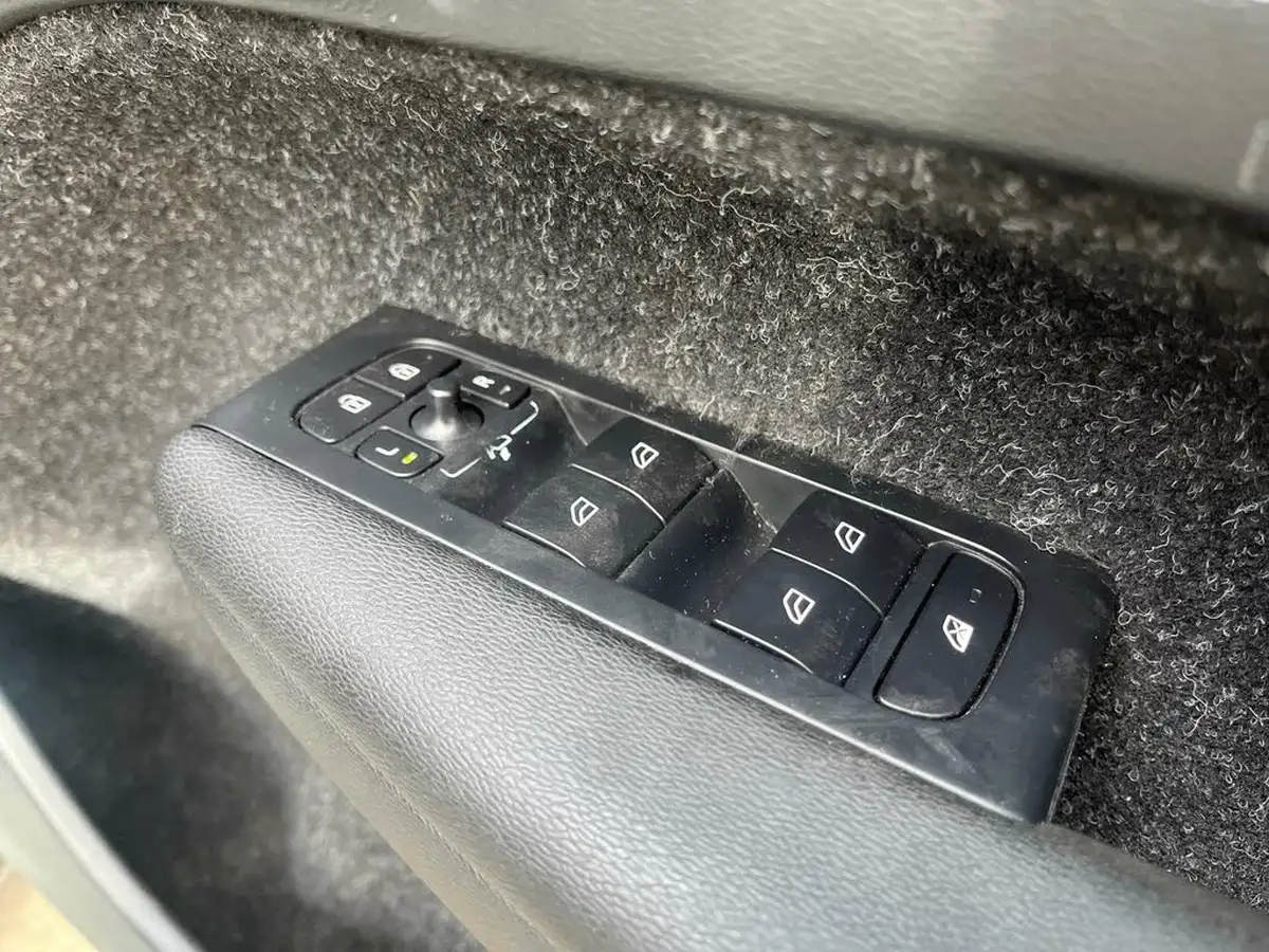2019-volvo-xc40-20td-d3-momentum-big-26