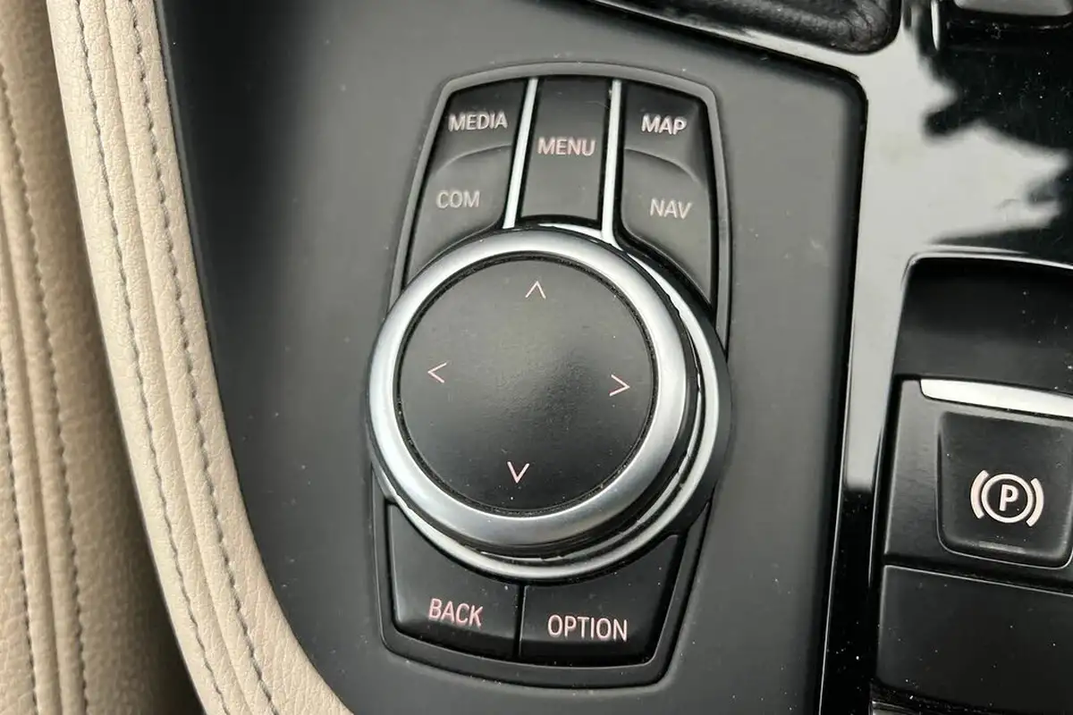 2019-bmw-x1-20-sdrive-20i-xline-sdrive20i-big-35