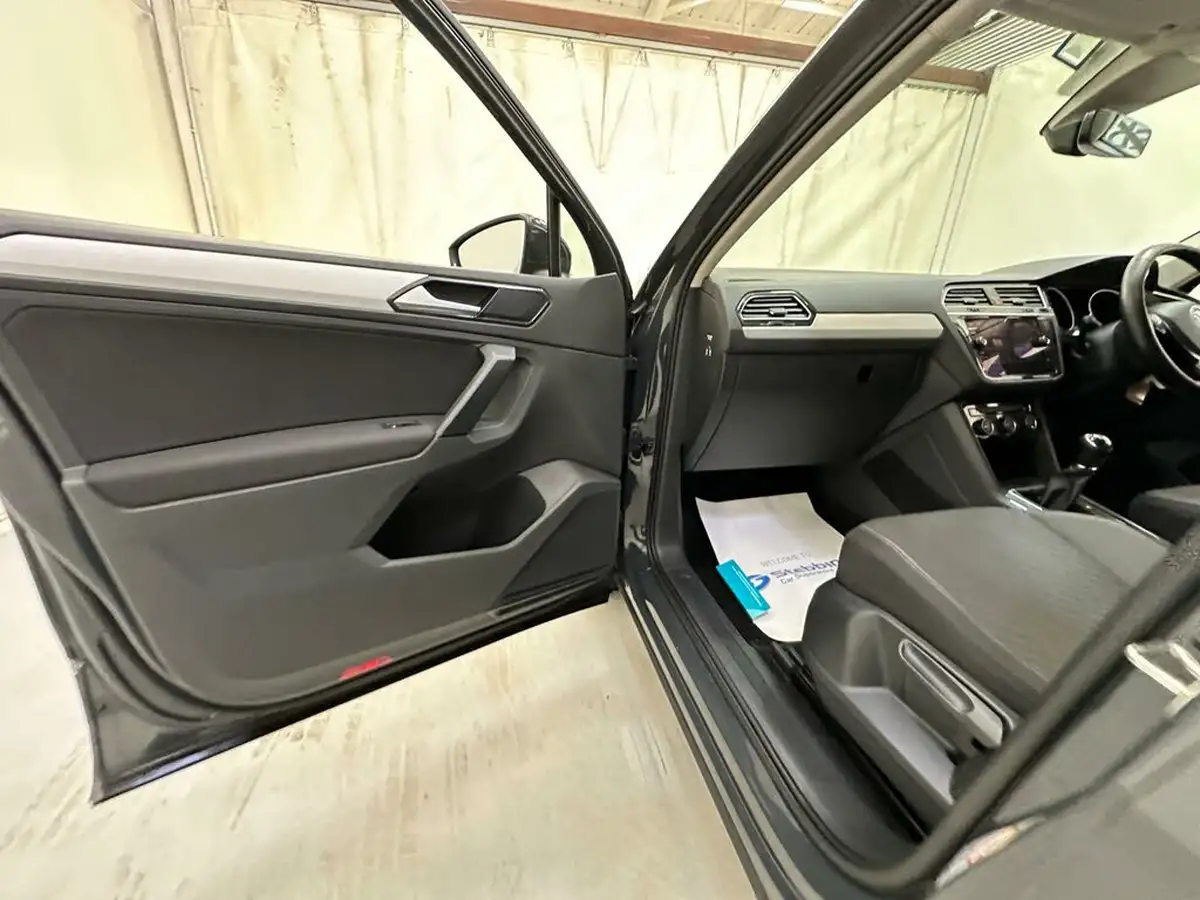 2018-volkswagen-tiguan-20tdi-se-navigation-150ps-ss-big-31